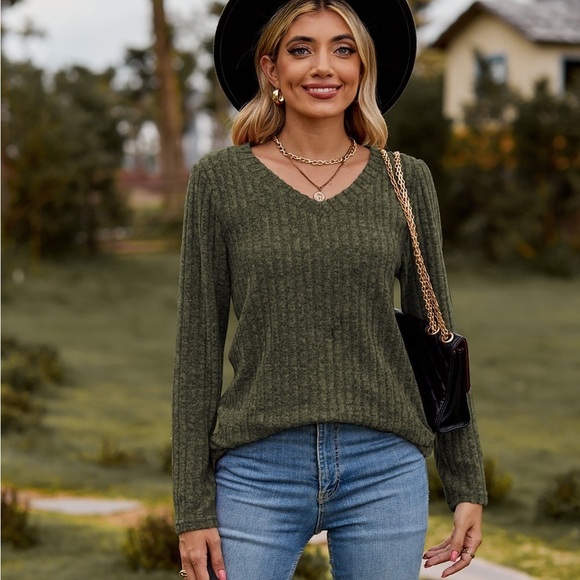 Firefly Lane Boutique1 Sweaters - Classic Chic Ribbed V-Neck Sweater